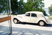 Men her dukker det opp en gammel Citroën