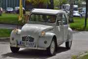 Den andre er en Citroen 2 CV 6 fra 1986