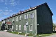 Så dette her må være de bevarte bygningene fra den gamle militærleiren, sånn tolker jeg det