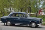 Men vi er ikke ferdig enda, her kommer en Peugeot 403 fra 1960
