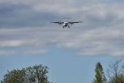 Nå skal ikke jeg plage dere med for mange flybilder på turen, men noen må vi ta med. Dette er Danish Air Transport (DAT) som skal lande med sin ATR 42-500