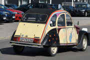 Men her kommer den første bilen som er en Citroen 2 CV med modellbetegnelsen 6 og er fra 1985, det blir ikke den eldste bilen her inne i dag kan jeg love deg