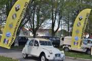 Neste gjennom portalen er en Citroen 2 CV 6 fra 1986, legg merke til det fantastiske soltaket som ikke kan være helt tett