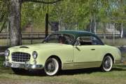 Men her har vi en som må ha kommet tidlig, det er en Ford Comete fra 1954. Nå spør dere meg sikkert om hvorfor det står en Ford her, og da kan jeg fortelle dere at denne er lagd i Frankrike av Ford SAF