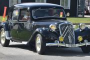 Så er jeg litt spent, blir dette den eldste bilen? Det er en Citroen Standard fra 1951, men når jeg ser på bilen så kan den være eldre