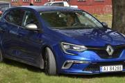 Jeg kan telle 8 Renault-er hittil, men det er enkelt