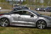 Med denne Peugeot-en så teller jeg 8 stykker, men husk at jeg bare er et menneske. Jeg glemte å presentere bilen, det er en Peugeot RCZ fra 2014