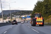 Jeg klarer å kjøre forbi en traktor som er kantslåtter, bare det er imponerende