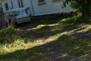 Når det står en Citroën DS fra 1974 langs med veien, så må vi være på rett vei