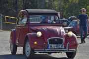 Denne bilen kjenner jeg igjen, det er en Sitroën 2CV, men betegnelsen er  CV6. Den er fra 1982, så kanskje det sier oss noe?