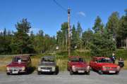 Dere husker det forrige bilde? Men nå er vi fire biler så jeg tar det om igjen. Fra venstre, Renault 6 TL fra 1970, så min som er en Renault 6 TL fra 1975. Så kommer en Simca 1100 LS fra 1973. Og helt til høyre har vi en Talbot Simca 1100 GLS fra 1981