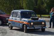 Legg merke til neste bil som kommer inn, en Renalt Cape Town som er en Renault 4 TL fra 1981. To av disse bilene som er her i dag har reist veldig langt