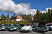 Noen av DS-ene har jeg dokumentert før, men jeg legger alltid merke til når en åpner panseret. Vi begynner fra venstre, en Citroën DS 21 Pallas fra 1972, neste Citroën DS 19 Le Caddy Cabriolet fra 1963, og siste med panseret oppe en Citroën DS D-spesial fra 1974