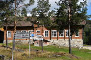 Mange spennende turmål her, Knutehytta som er en gammel tømmerhytte fra 1929. Sachsen er vel en gruve med et svært godt bevart bygningsmiljø fra 1860-70- årene. Og Fredheim er et livsstilssenter og alt er oppe i Gruveåsen