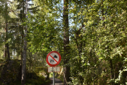 Men her gikk ikke veien, så jeg skulle nok ha tatt av et sted. Bensinstasjonen kan ikke bare være for fastboende