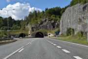 Neste er Hillestadtunnelen som er 717 meter lang, har retning Oslo nå