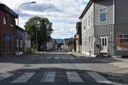 Jeg passerer forbi Neumanns gate og fortsetter rett frem