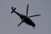 Morten 5 oktober 2019 - Politihelikopter over Høyenhall. En time senere kommer dem tilbake og  legg merke til de to lysende under. Men det er noe som sier meg at dette er LN-ORB...