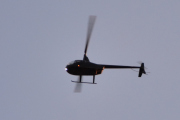 Morten søndag 22 november 2020 - Robinson R44 helikopter over Høyenhall, holder seg akkurat langt nok unna til at jeg ikke kan identifisere den