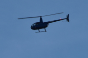 Morten 17 oktober 2020 - LN-OZZ over Høyenhall, hva sa jeg om været? Endelig et helikopter som merker seg ordentlig. Dette er Robinson R44 Raven II. Raven II kom i juli 2002 med en kraftigere motor, direkte innsprøytning og bredere blader