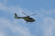 Morten 8 august 2021 - Norsk Luftambulanse over Høyenhall, klokken er 15.35. Nå er dem ute på et nytt oppdrag, men er for langt unna meg