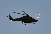 Morten 21 november 2021 - Politihelikopter besøker Høyenhall, bilde blir vakkert og solen skinner på rotorbladene