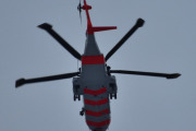 Morten 30 november 2021 - SAR Queen besøker Høyenhall, helikopteret er av typen AgustaWestland AW101