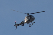 Morten 2 desember 2021 - LN-OSQ besøker Høyenhall, klokken er 13.37. Nå må jeg være litt forsiktig, men det ser ut som det er Pegasus Helicopter som kommer med sin Airbus H125 fra 2018