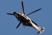Morten 1 juledag 25 desember 2021 - LN-ORB over Høyenhall, klokken er 14.09. Politihelikopteret er i luften 1 juledag