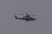 Morten 5 desember 2021 - Politihelikopter over Høyenhall, klokken er 14.02. Selv om det er kaldt så er Politiet ute og passer på