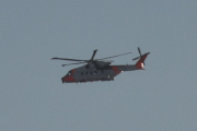 Morten 6 desember 2021 - SAR Queen over Høyenhall, klokken er 11.38. Det er Luftforsvaret redningstjeneste sitt nye redningshelikopter tror jeg
