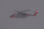 Morten 8 desember 2021 - SAR Queen over Høyenhall, klokken er 11.38. Jeg var litt heldig i dag og fikk besøk på samme tiden som i forgårs