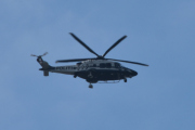 Morten 13 mai 2021 - LN-ORA over Høyenhall, dem stiller seg i posisjon slik at jeg kan få et fint bilde