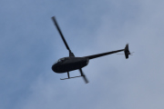 Morten 3 mai 2021 - LN-OGT over Høyenhall, det er Helikopterdrift på Kjeller flyplass som kommer med sitt Robinson R44 Astro