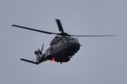 Morten 26 november 2021 - NH90 helikopter og  F-16 Fighting Falcon i formasjon over Høyenhall