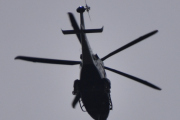 Morten onsdag 3 november 2021 - Politihelikopter over Høyenhall, klokken er 15.10. Jeg vasker en husvegg i dag og ble litt overasket