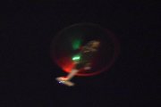 Morten tirsdag 30 november 2021, klokken er 20.41 - Politihelikopter over Høyenhall på natten. Nå legger jeg meg tidlig så det er ikke alle som  ville kalt dette om natten