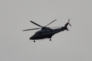 Morten lørdag 6 november 2021 - Politihelikopter over Høyenhall, klokken er 13.23. Litt for langt unna
