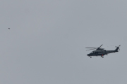 Morten 19 juni 2021 - Politihelikopter og svalen over Høyenhall, som dere ser så kommer svalen nærmere