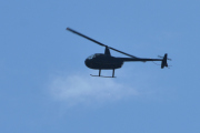 Morten 5 juni 2021 - Et kjent helikopter over Høyenhall igjen, hva med en liten sky, her ble nesten bladene feil