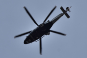 Morten 7 mars 2021 - LN-ORB over Høyenhall, har du stått under et helikopter som snurrer rundt over hodet ditt? Det har jeg :-)