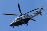 Morten 10 april 2022 - LN-ORA besøker Høyenhall, det er Politiet som kommer i sitt Leonardo Spa AW169