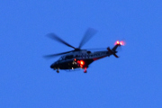 Morten 10 april 2022 - Politihelikopter over Høyenhall om kvelden