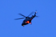 Morten 10 april 2022 - Politihelikopter over Høyenhall om kvelden