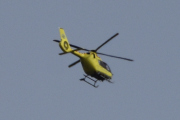 Morten 12 april 2022 - Norsk Luftambulanse over Høyenhall, men det er for langt unna til å se hvem det er