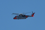 Morten 11 august 2022 - SAR Queen over Høyenhall, det er Luftforsvaret som kommer med sitt redningshelikopter, det er sikkert det samme som vi så tidligere i dag