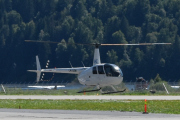 Morten 12 august 2022 - LN-OZM over Notodden flyplass, her har vi den. Det er European Helicopter Center som er ute med sin Robinson R44 Raven II fra 2008