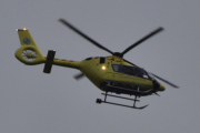 Morten 15 august 2022 - Norsk Luftambulanse over Høyenhall, klokken er 20.15. Det er en Airbus H135 Lege Luftambulansetjenesten