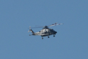 Morten 15 august 2022 - Politihelikopteret besøker Høyenhall,  klokken er 09.09. Ingen ting slår dette besøket med en kaffekopp på verandaen om morgenen