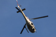 Morten 31 august 2022 - LN-OXN besøker Høyenhall, det er Dragonfly som kommer med sitt splitter nye helikopter